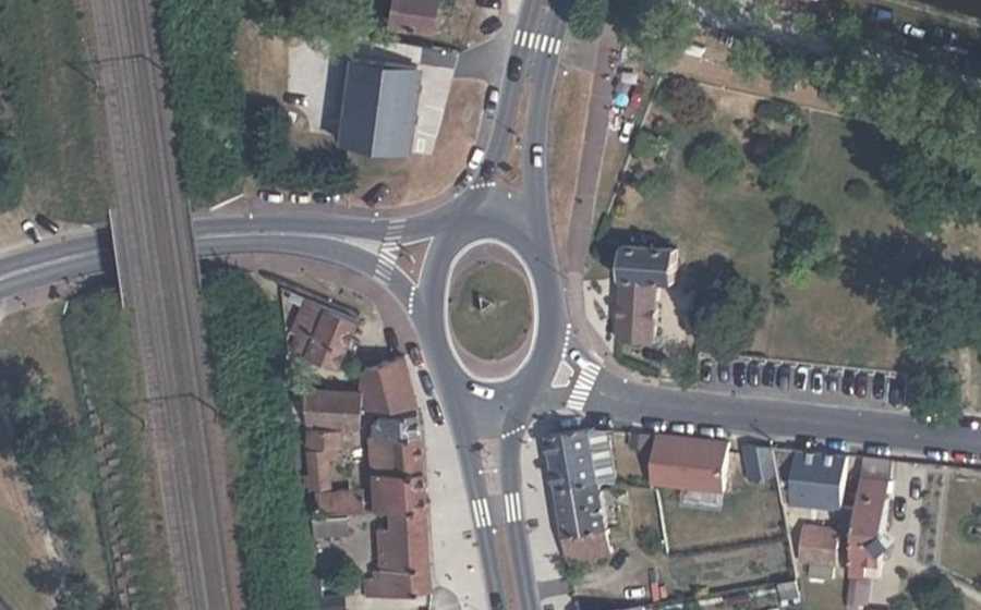 Vue aérienne du Rond-point anonyme n°32914155
