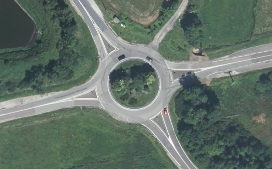 Vue aérienne du Rond-point anonyme n°32924453