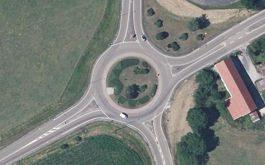 Vue aérienne du Rond-point anonyme n°32924500