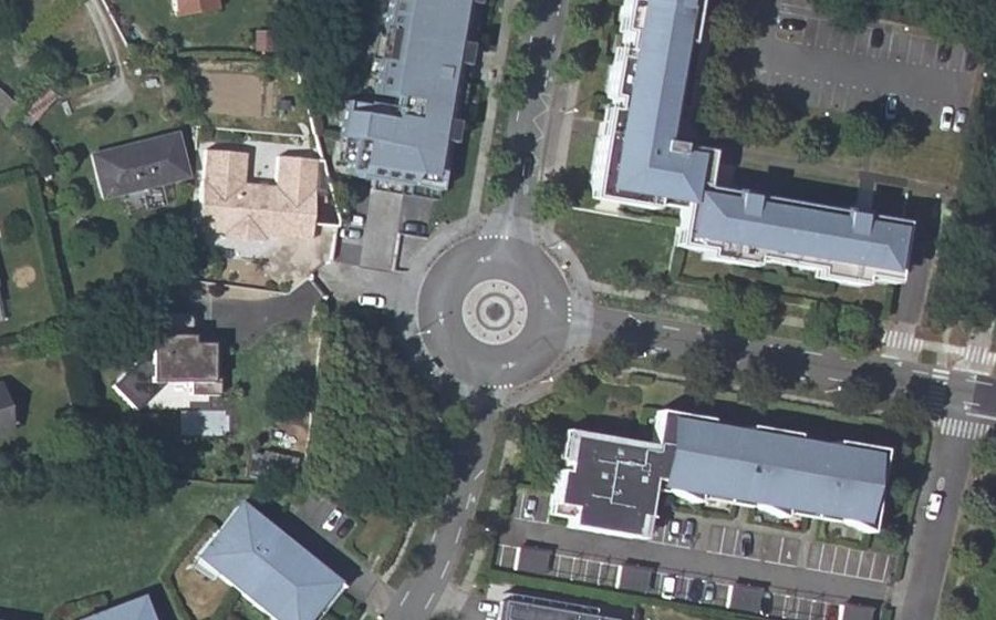 Vue aérienne du Rond-point anonyme n°32926008