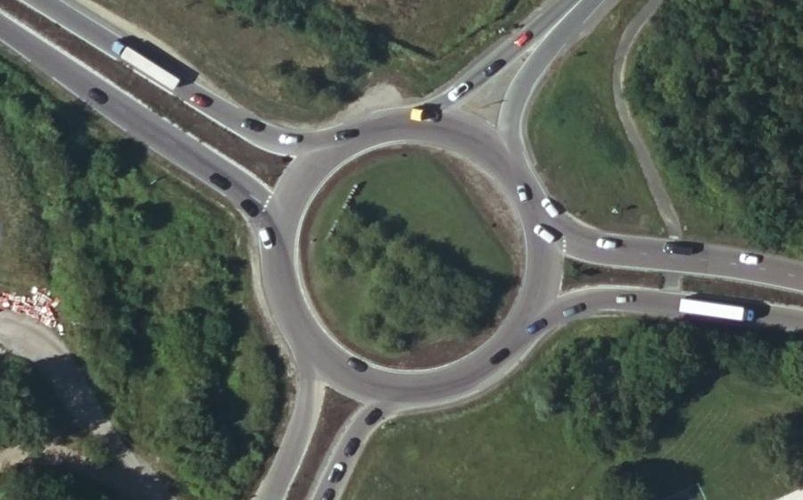 Vue aérienne du Rond-point anonyme n°32927913