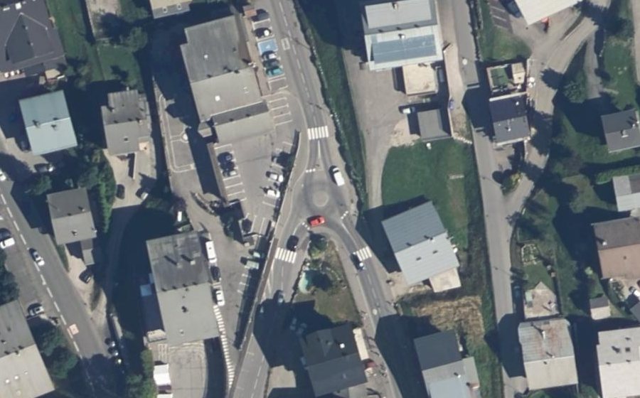 Vue aérienne du Rond-point anonyme n°32929551