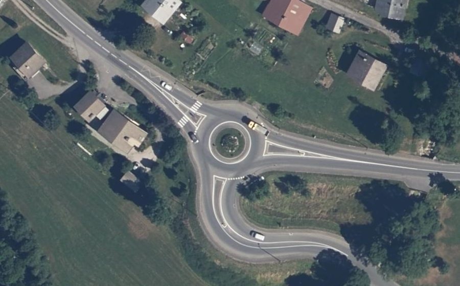 Vue aérienne du Rond-point anonyme n°32929697