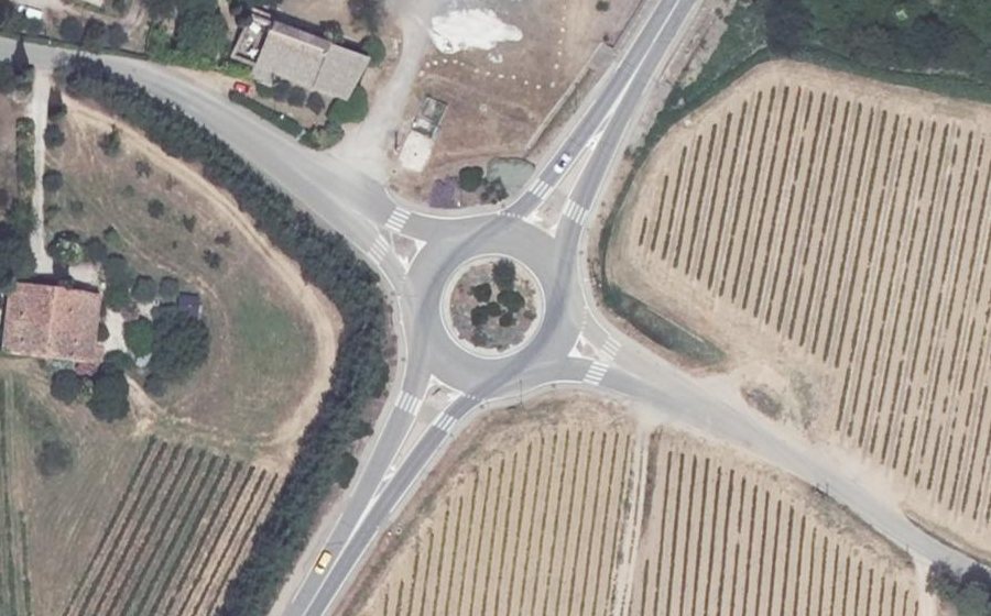 Vue aérienne du Rond-point anonyme n°32935869