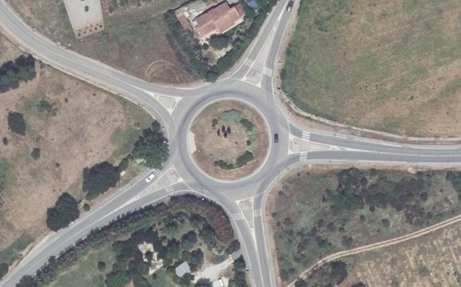 Vue aérienne du Rond-point anonyme n°32935899