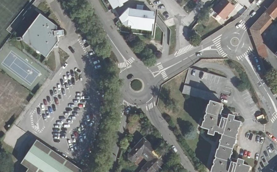 Vue aérienne du Rond-point anonyme n°32940127