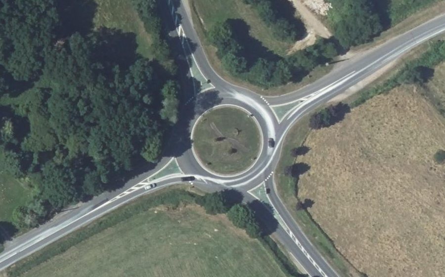 Vue aérienne du Rond-point anonyme n°32942530