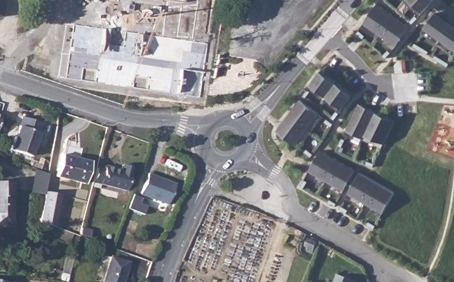 Vue aérienne du Rond-point anonyme n°329484963