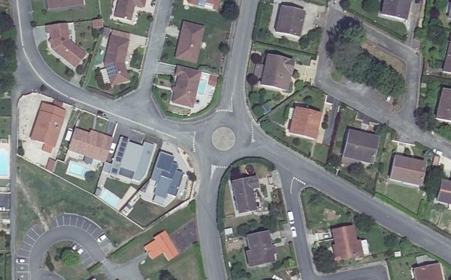 Vue aérienne du Rond-point anonyme n°329511621