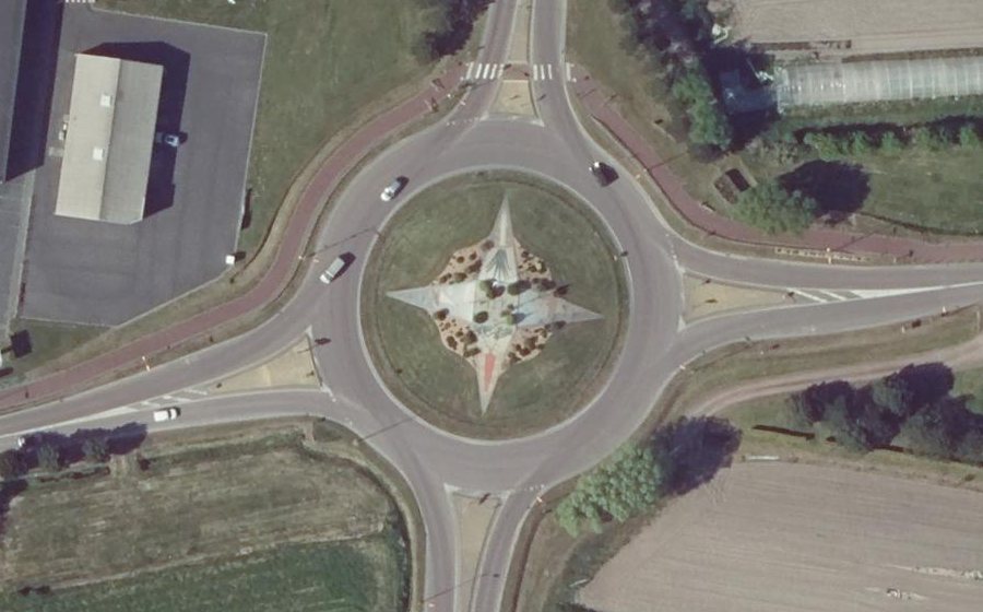 Vue aérienne du Rond-point anonyme n°32956377