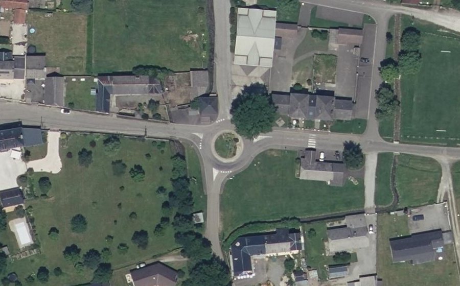 Vue aérienne du Rond-point anonyme n°32966528