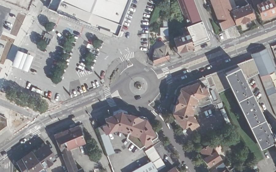 Vue aérienne du Rond-point anonyme n°32966661