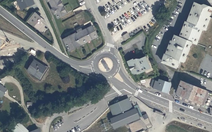 Vue aérienne du Rond-point anonyme n°32979551
