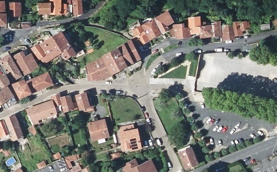 Vue aérienne du Rond-point anonyme n°329871116