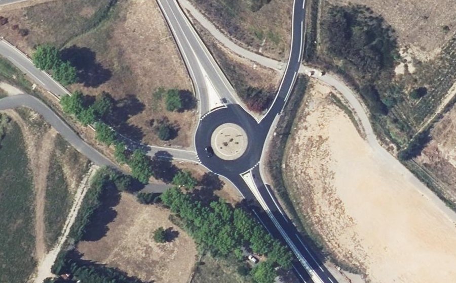 Vue aérienne du Rond-point anonyme n°32988967
