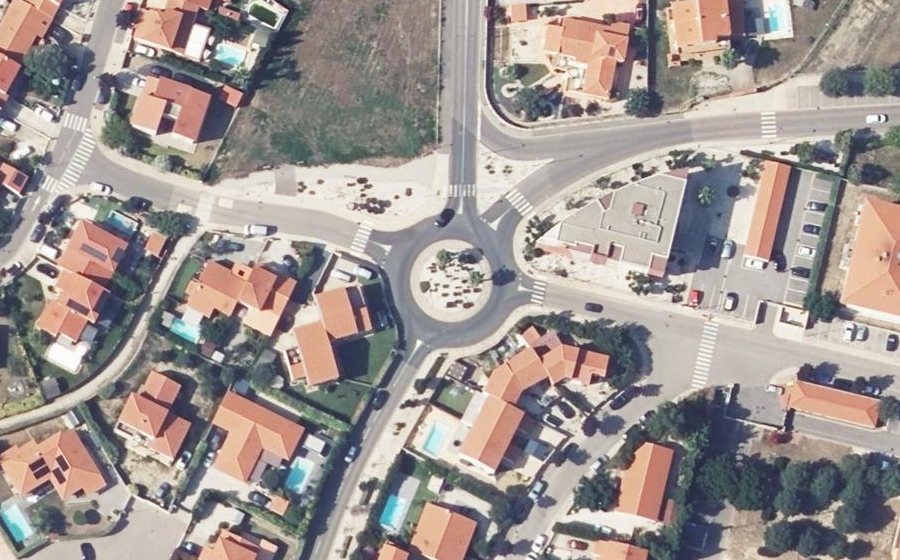 Vue aérienne du Rond-point anonyme n°32988999
