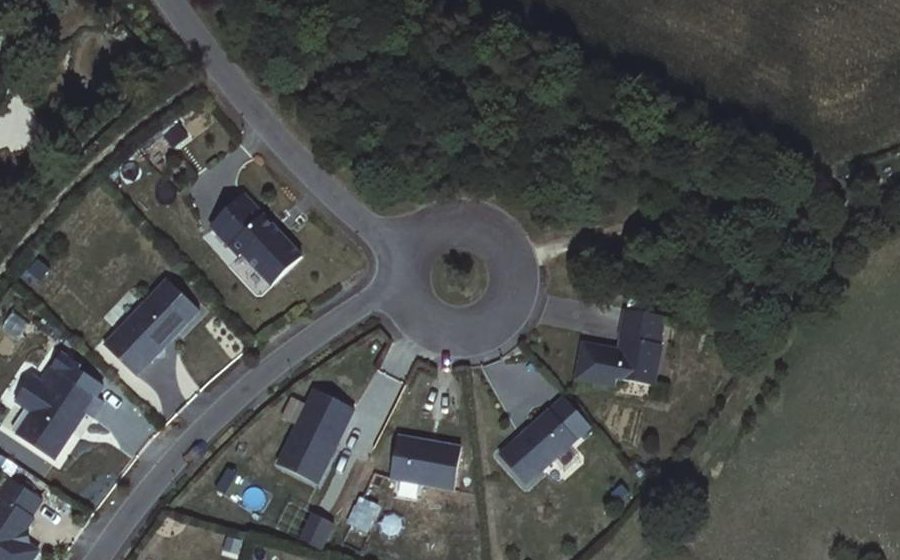 Vue aérienne du Rond-point anonyme n°329909495