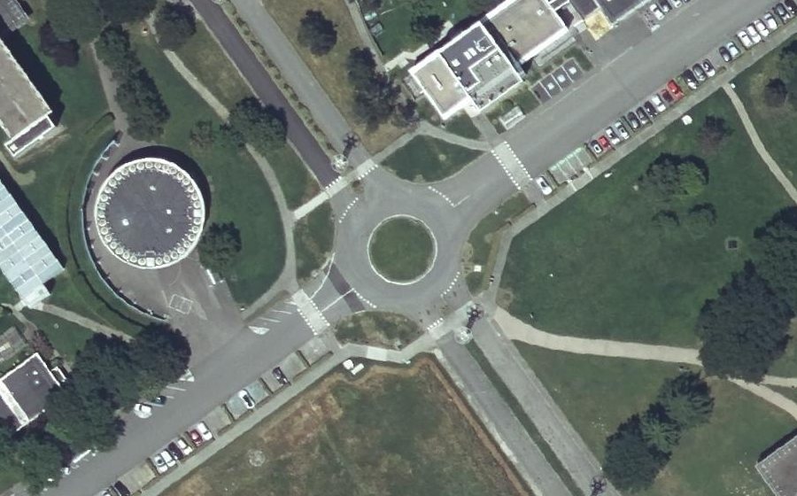 Vue aérienne du Rond-point anonyme n°33002400