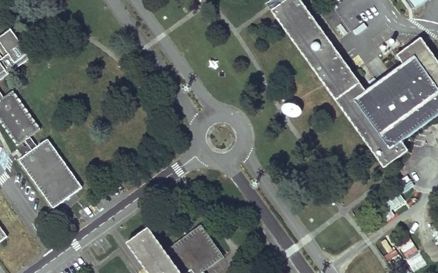 Vue aérienne du Rond-point anonyme n°33002879