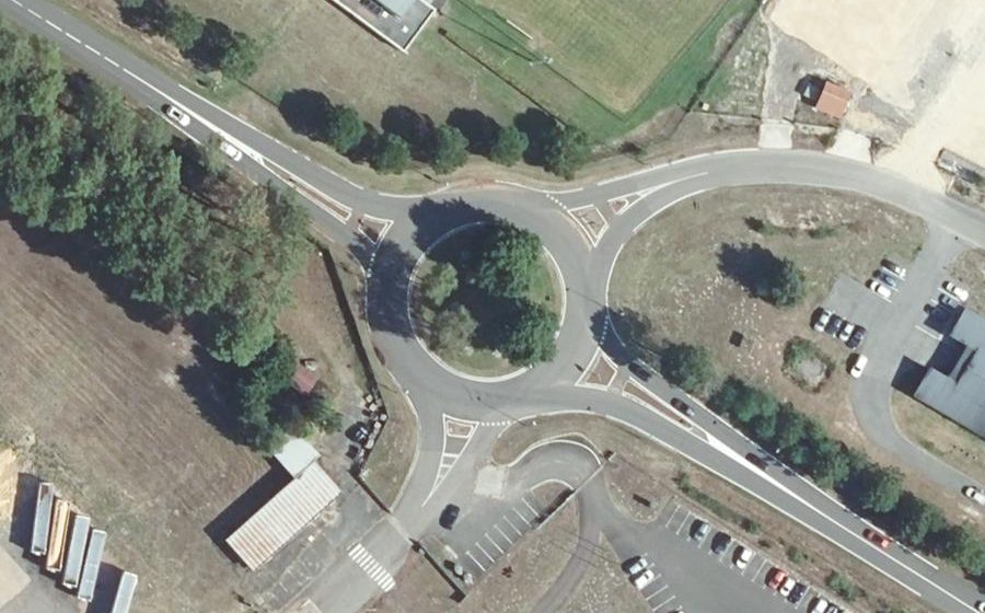 Vue aérienne du Rond-point anonyme n°330032658