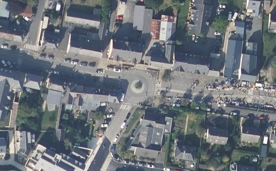 Vue aérienne du Rond-point anonyme n°330062572