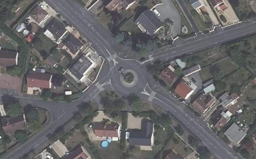Vue aérienne du Rond-point anonyme n°33046443