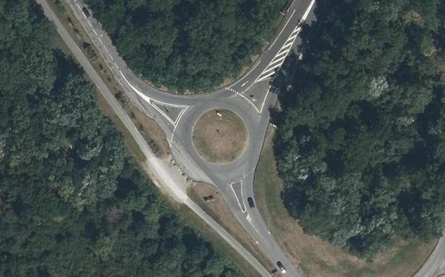 Vue aérienne du Rond-point anonyme n°33047415