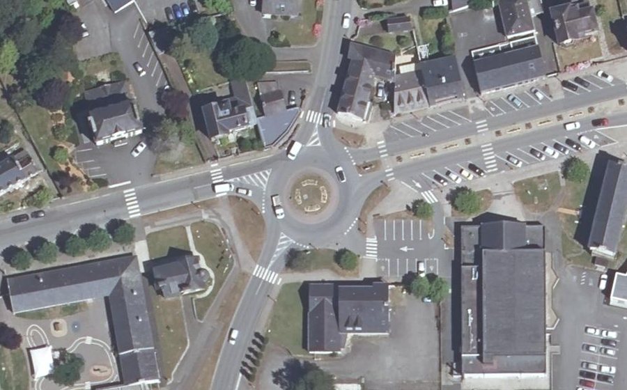 Vue aérienne du Rond-point anonyme n°33057132