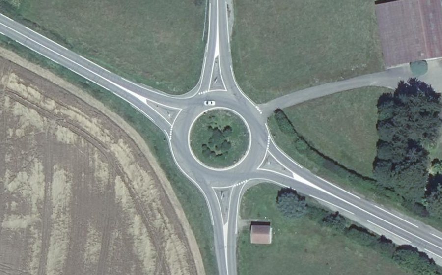 Vue aérienne du Rond-point anonyme n°33061490