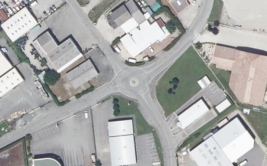 Vue aérienne du Rond-point anonyme n°330697280