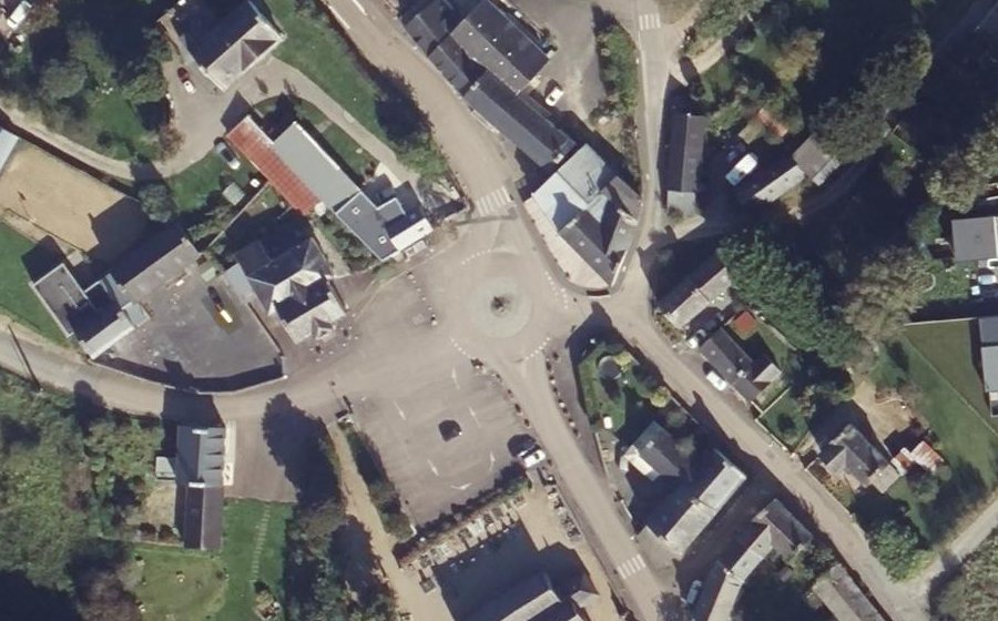 Vue aérienne du Rond-point anonyme n°330708983