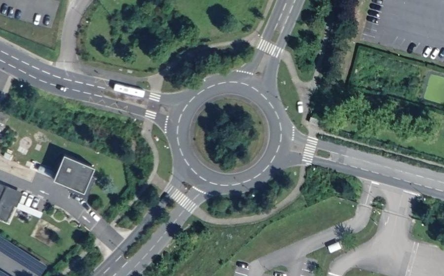 Vue aérienne du Rond-point anonyme n°33070923