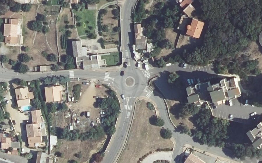 Vue aérienne du Rond-point anonyme n°330718802