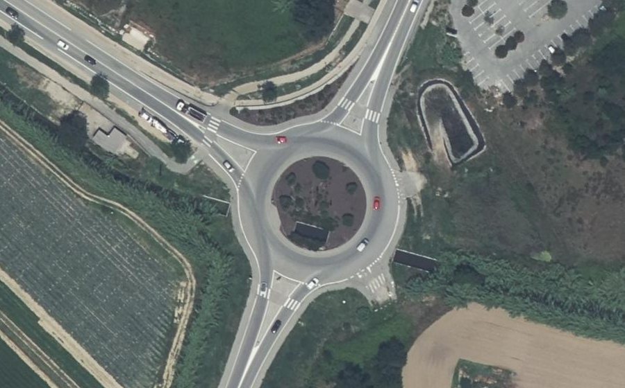 Vue aérienne du Rond-point anonyme n°330756214
