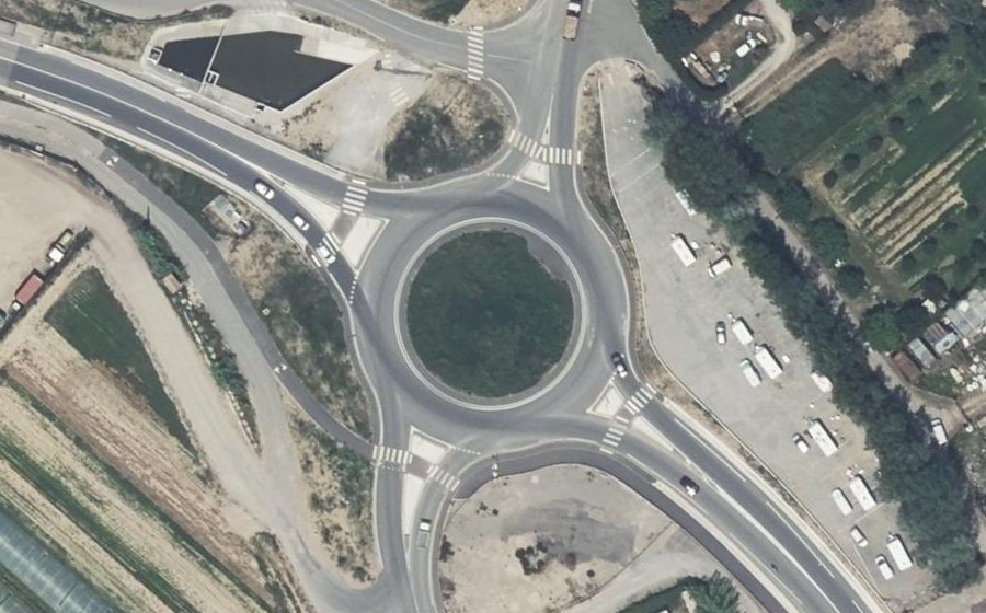 Vue aérienne du Rond-point anonyme n°330756215