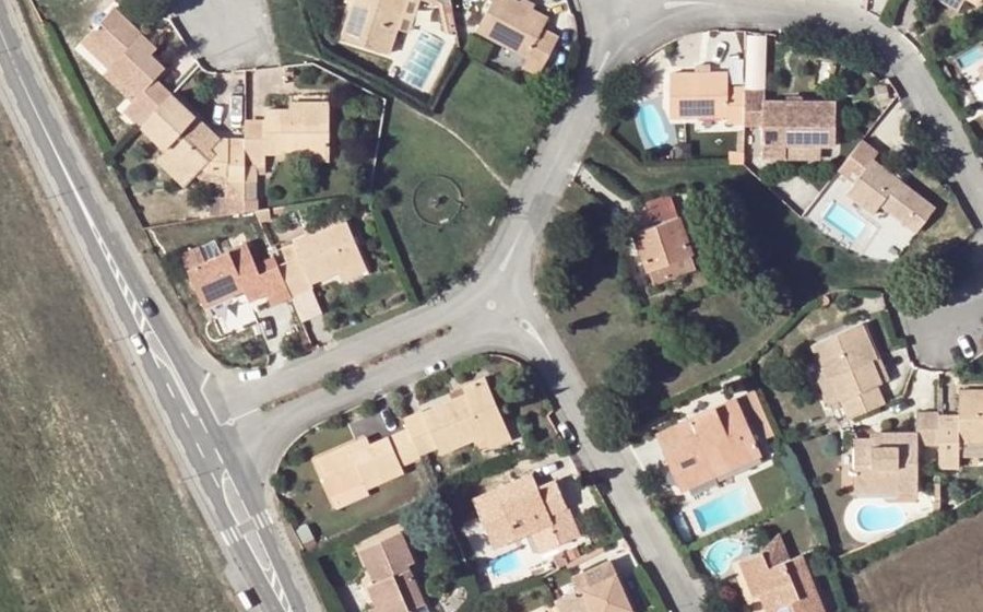 Vue aérienne du Rond-point anonyme n°330787204