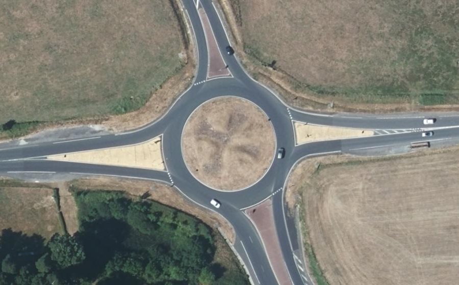 Vue aérienne du Rond-point anonyme n°33098048