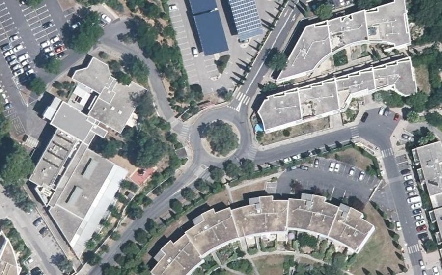 Vue aérienne du Rond-point anonyme n°330997211