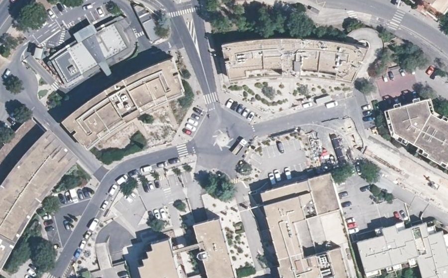 Vue aérienne du Rond-point anonyme n°330997213