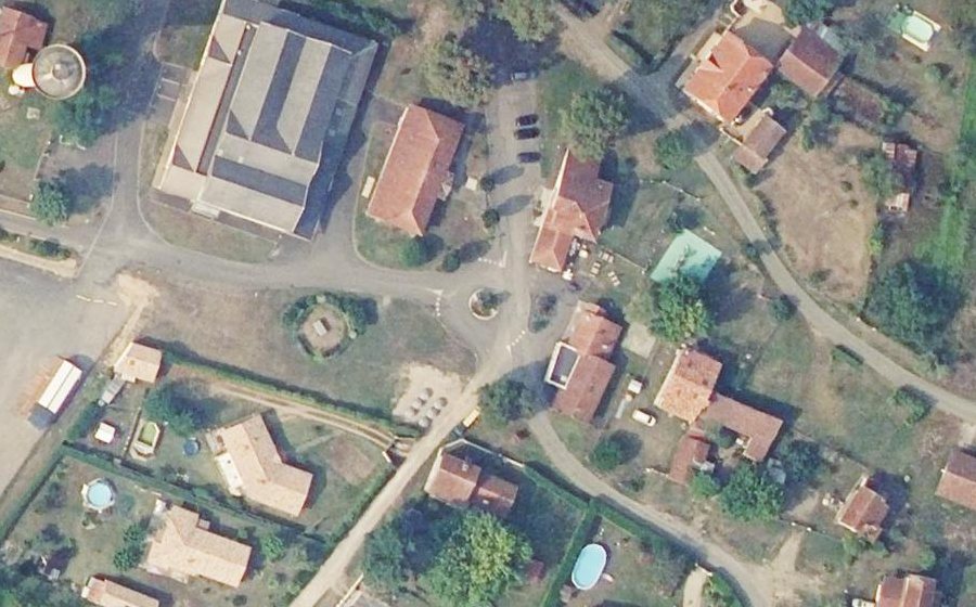 Vue aérienne du Rond-point anonyme n°331071237