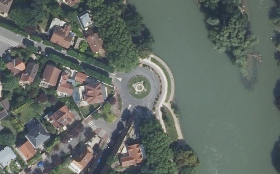Vue aérienne du Rond-point anonyme n°33114900