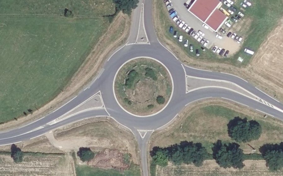 Vue aérienne du Rond-point anonyme n°33115563