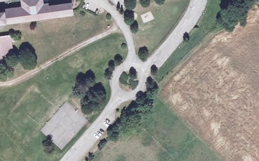 Vue aérienne du Rond-point anonyme n°331197280