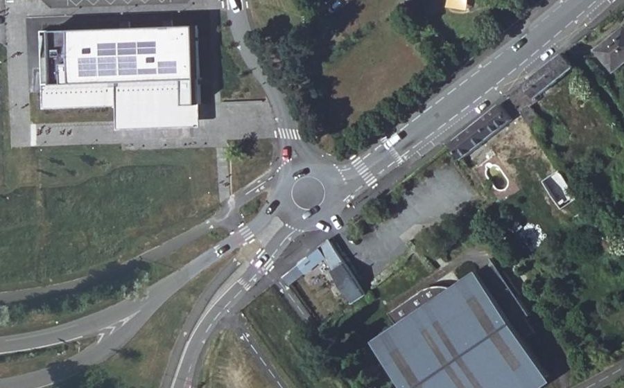 Vue aérienne du Rond-point anonyme n°331217229