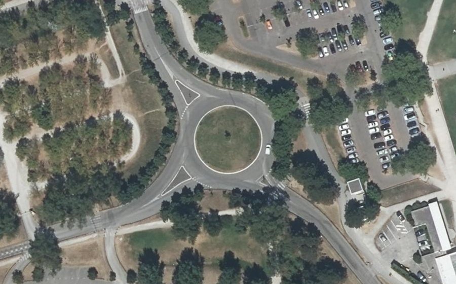 Vue aérienne du Rond-point anonyme n°33125903