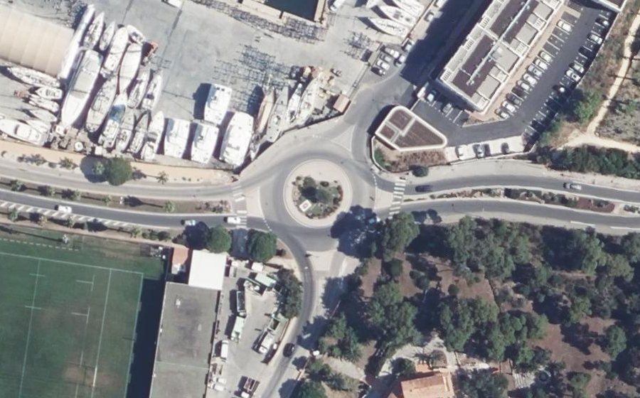 Vue aérienne du Rond-point anonyme n°331291518