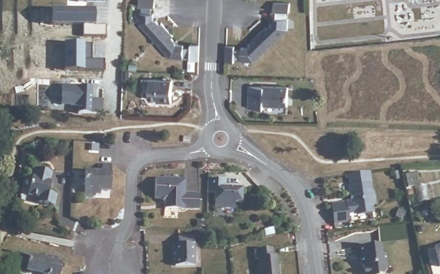 Vue aérienne du Rond-point anonyme n°331443230