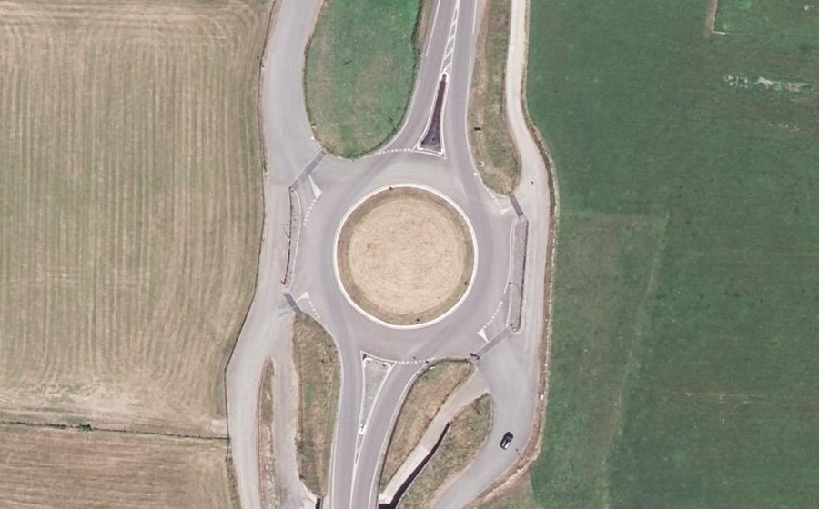Vue aérienne du Rond-point anonyme n°33144922
