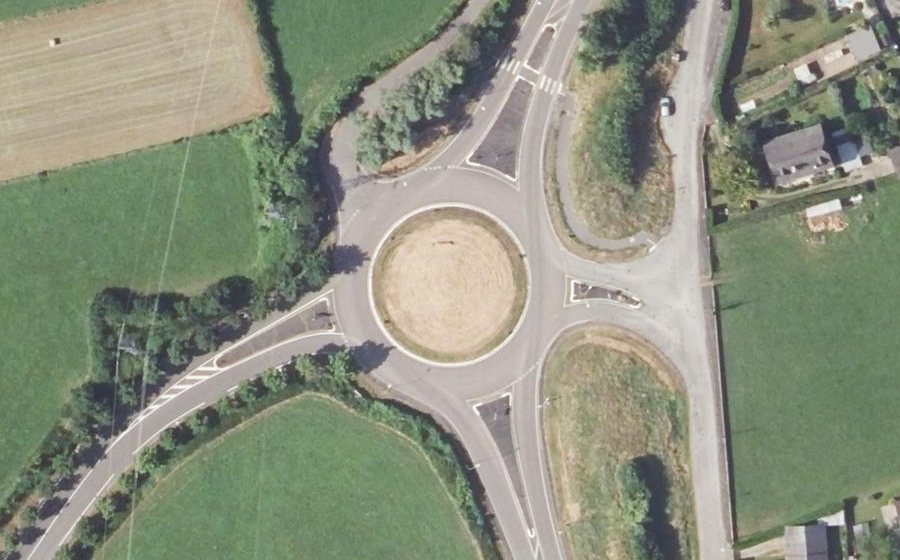 Vue aérienne du Rond-point anonyme n°33144940