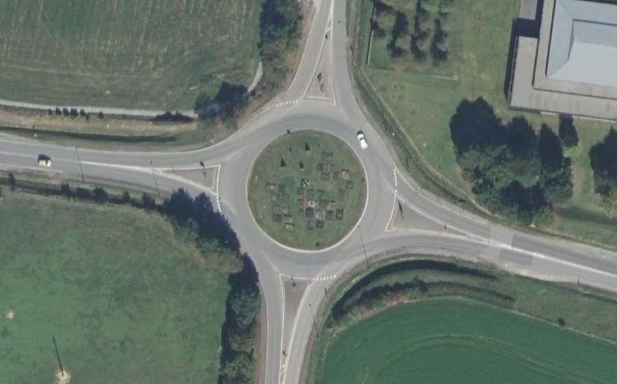 Vue aérienne du Rond-point anonyme n°33145111